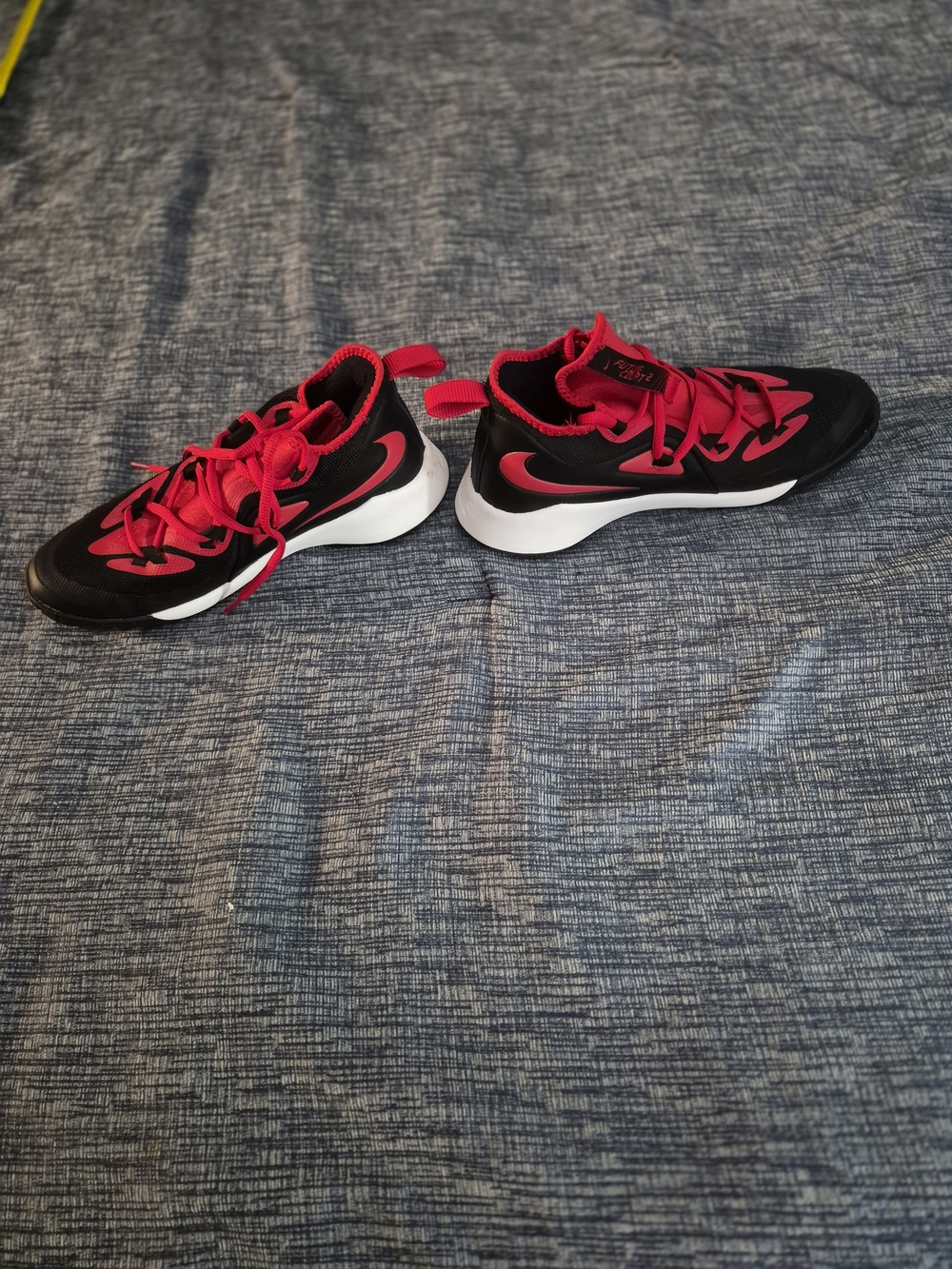 Nike Men’s Black and Hot Pink Athletic Sneakers with White Midsole